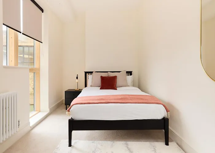 The East London Mile Place - Cosy 2Bdr Flat With Balcony