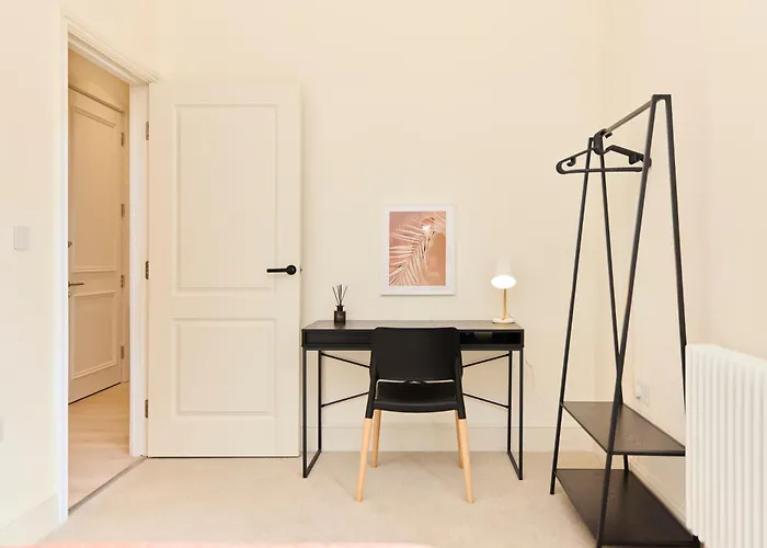The East London Mile Place - Cosy 2Bdr Flat With Balcony