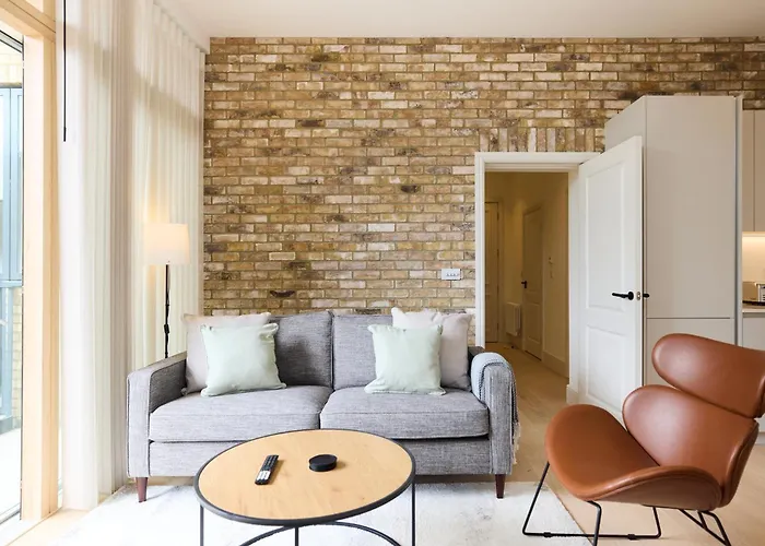 The East London Mile Place - Cosy 2Bdr Flat With Balcony