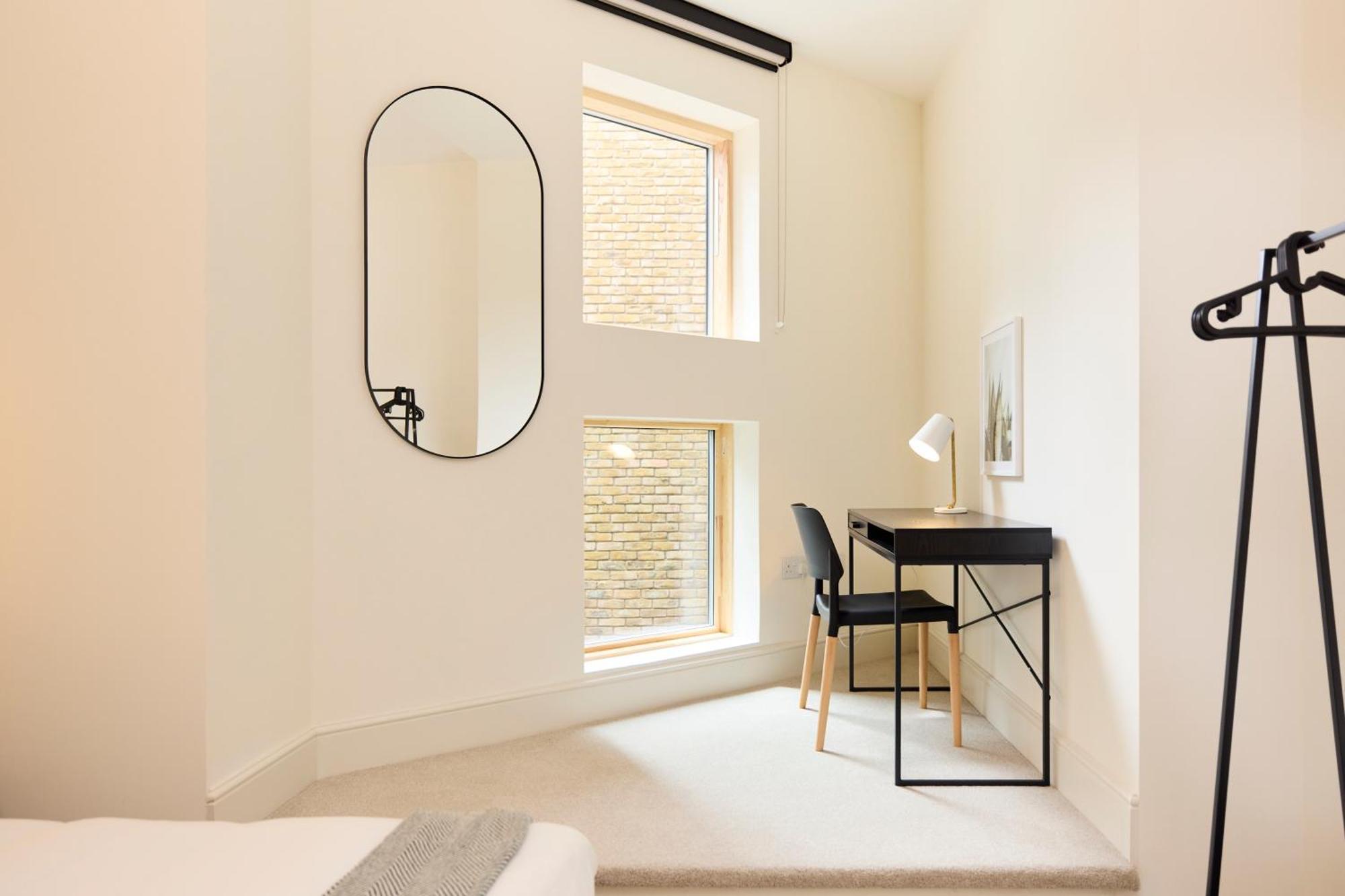 Apartment The East Mile Place - Cosy 2bdr Flat With Balcony *